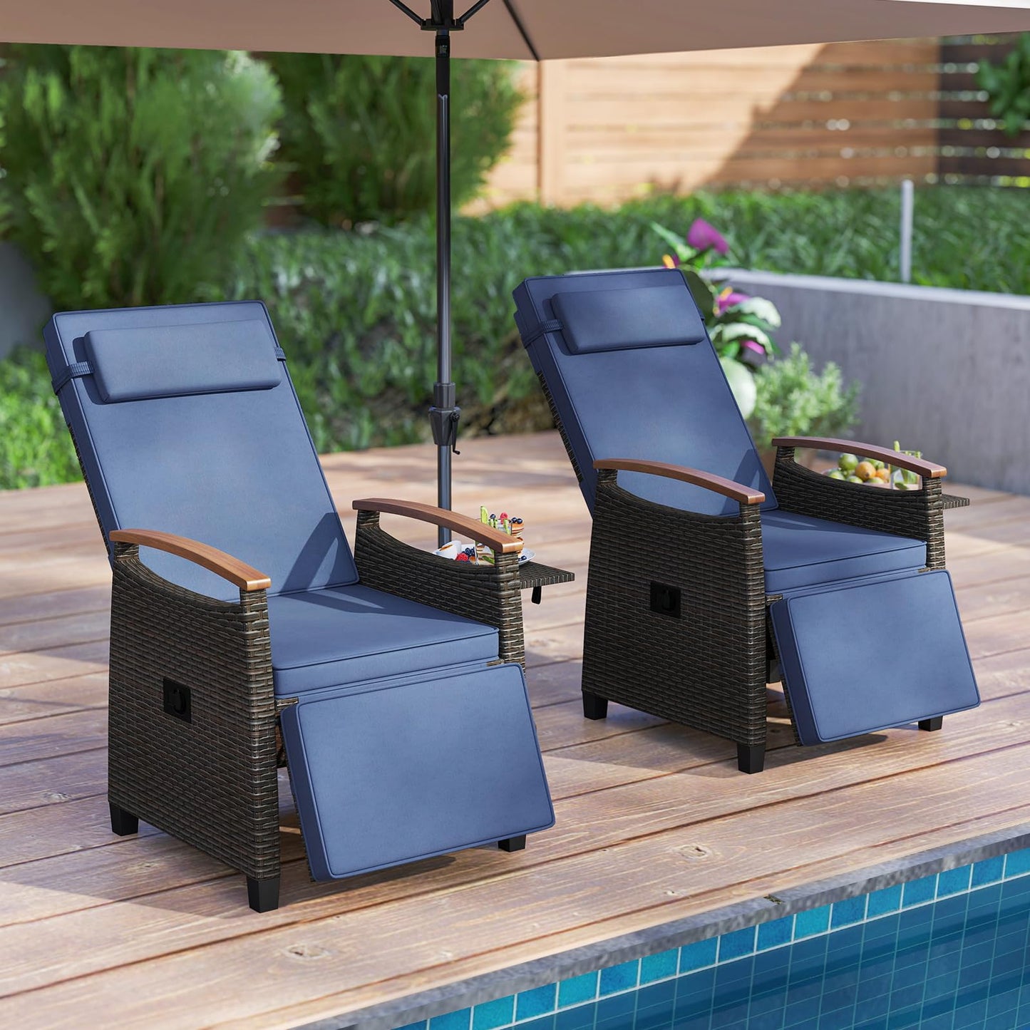 Patio Rattan Lounge Chair Recliner with Adjustable Footrest and Side Table