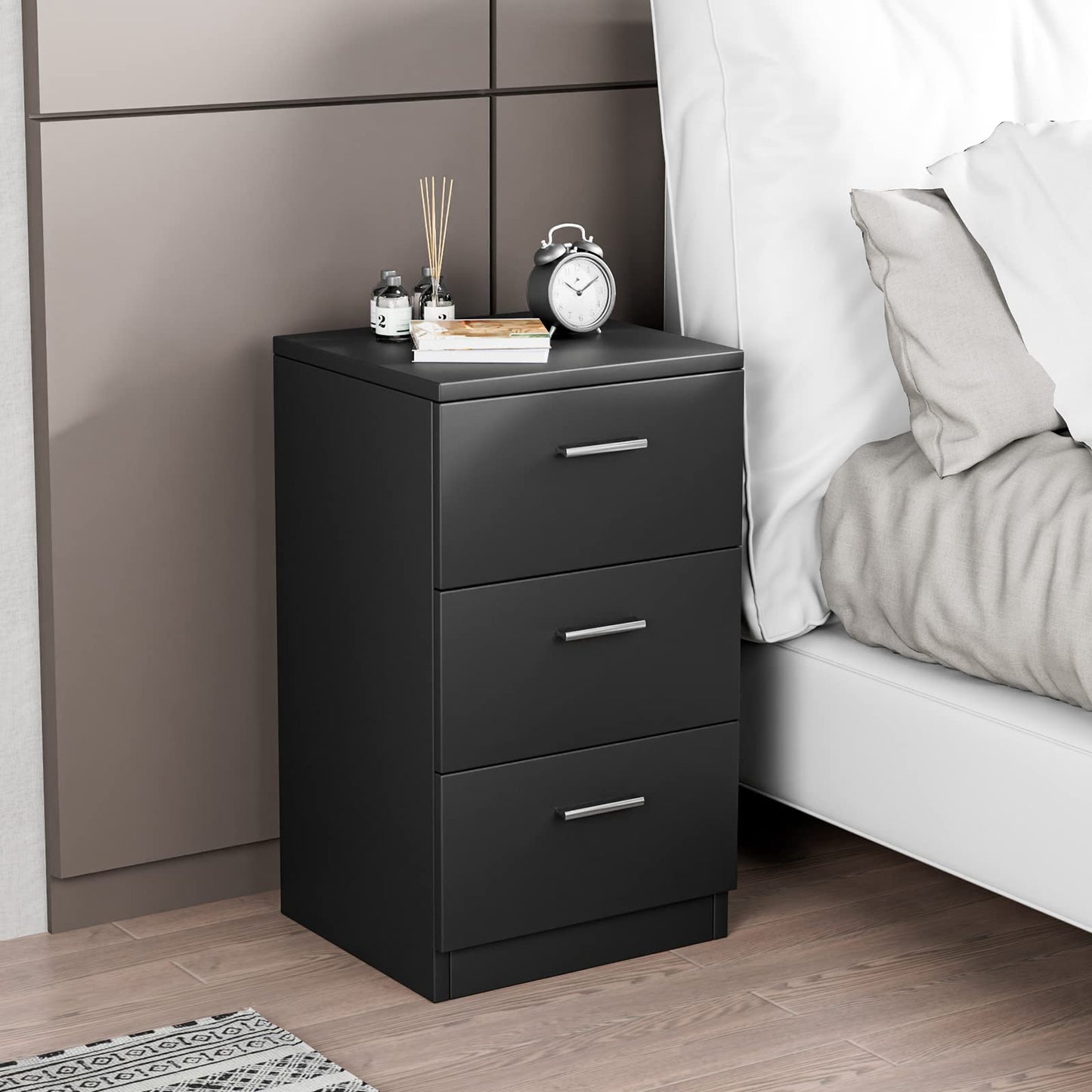 Space-saving Night Chest with 3 Drawers and Handles for Bedroom