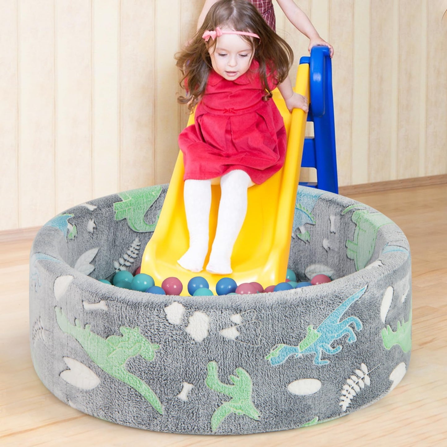 Glow in the Dark Round Ball Pool with 200 Colorful Ocean Balls