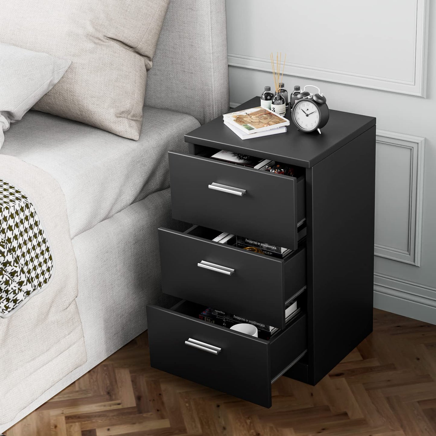 Space-saving Night Chest with 3 Drawers and Handles for Bedroom